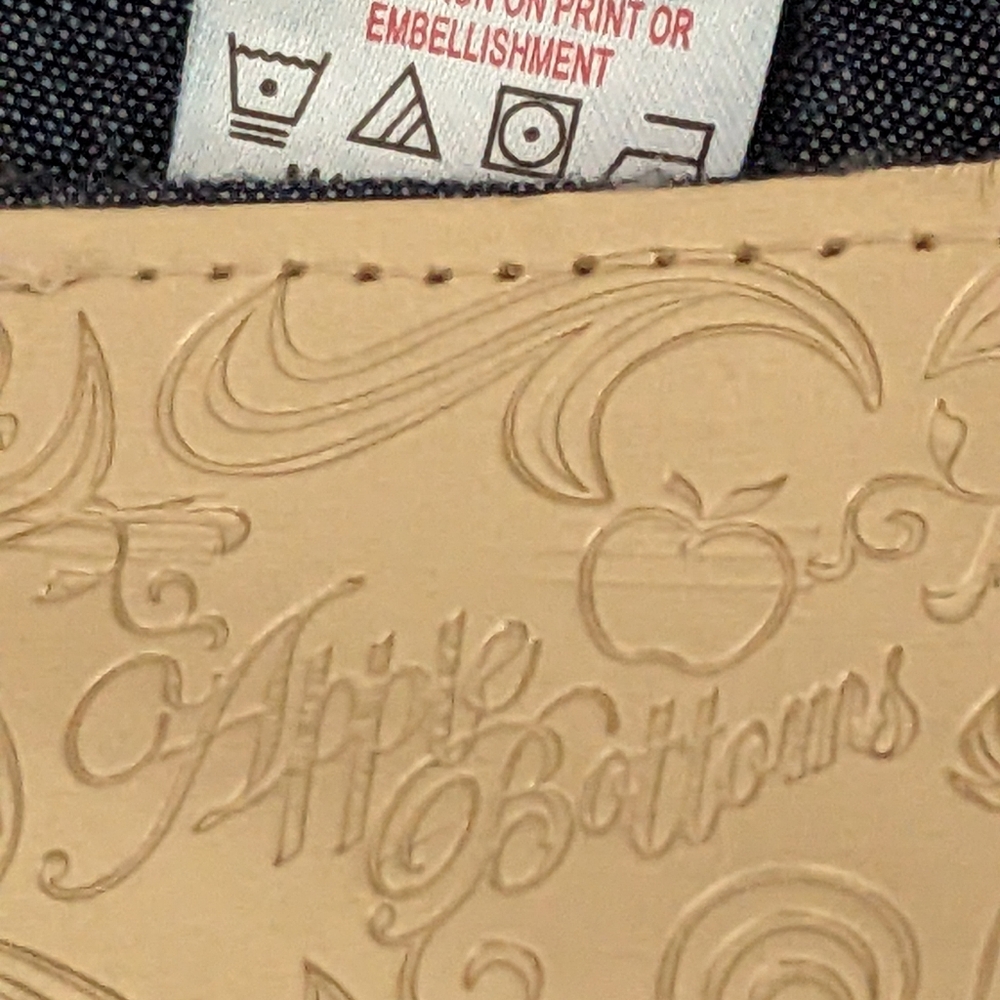 Apple Bottoms Women's Capris - Picture 9 of 11
